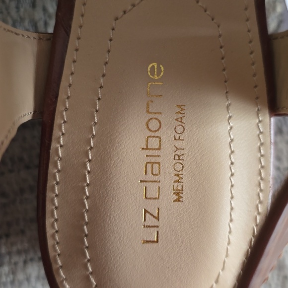 LIZ CLAIBORNE SIGNATURE WOMEN'S BROWN SUMMER MEMORY FOAM SANDALS SIZE 8 - Picture 6 of 14